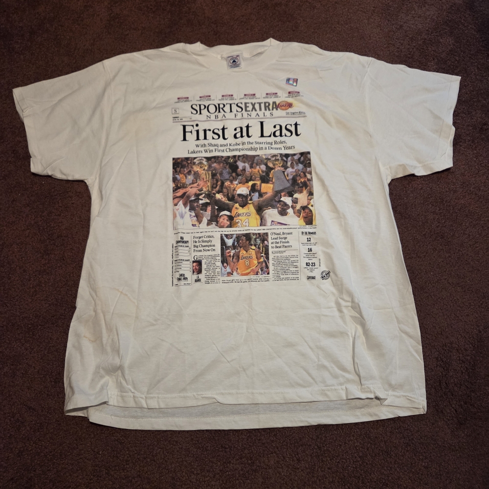 LAKERS NBA 2000 FINALS (DAMAGE) T-SHIRT